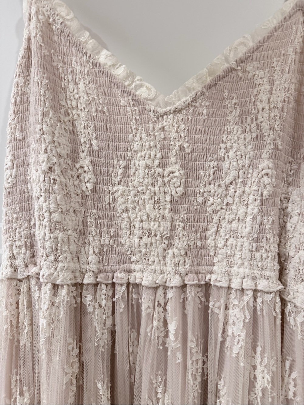 Aritzia Wilfred Turberose Smocked Lace-Trim Dress in Light Birch - Picture 2 of 4
